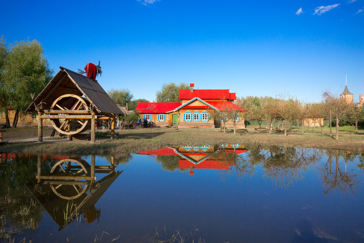 秋色美,情迷伏尔加 活脱脱就是搬来了俄罗斯农家小院,古老的水磨风车
