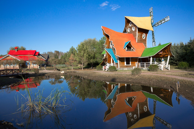 秋色美,情迷伏尔加 活脱脱就是搬来了俄罗斯农家小院,古老的水磨风车