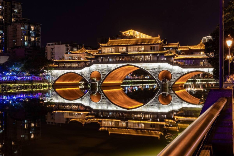 享受慢下来的肆意饕餮-九眼桥,小酒馆,夜的成都- 九眼桥 对于"白天没