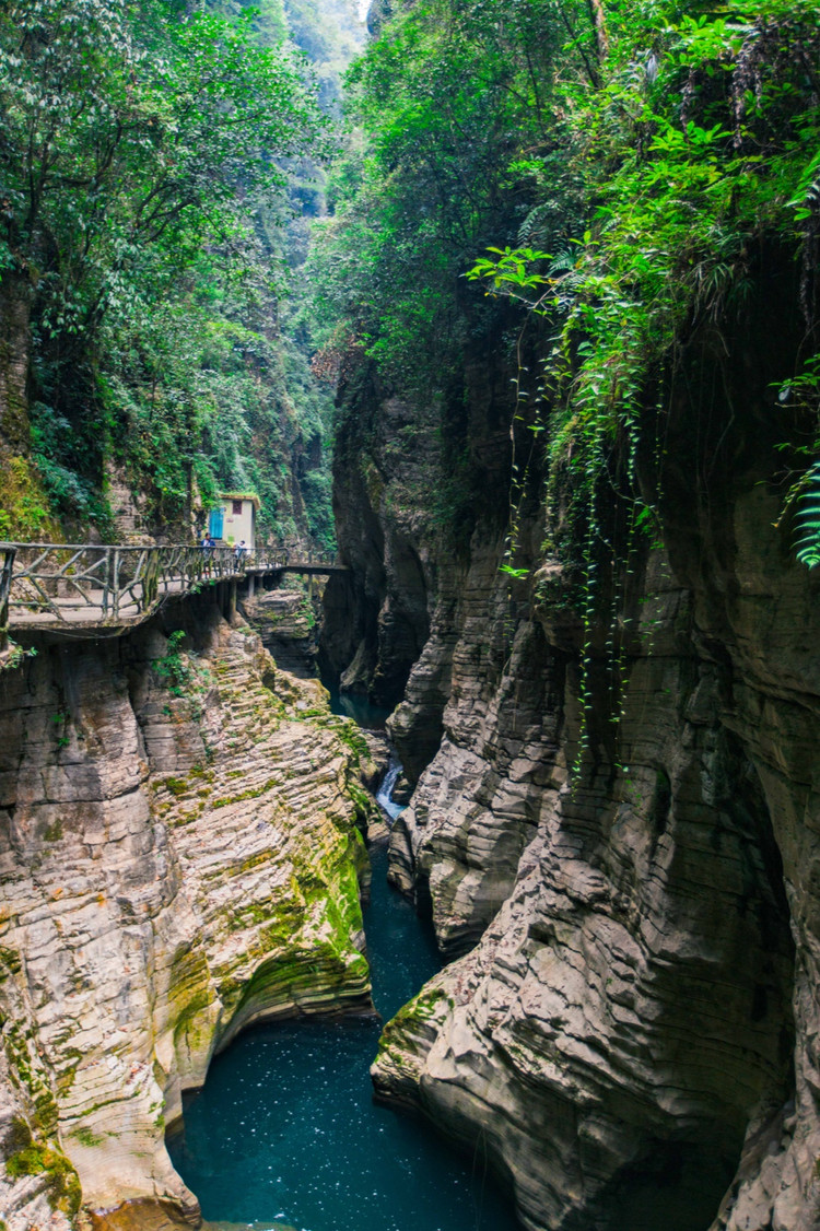 这里有多美 恩施地心谷的栈道作为武陵地区最长的景区栈道,可谓是一路