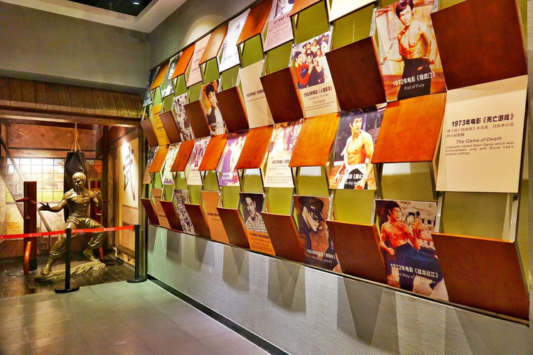 【佛山验客】创意佛山,精彩无限 顺德博物馆李小龙展馆展示了李小龙的