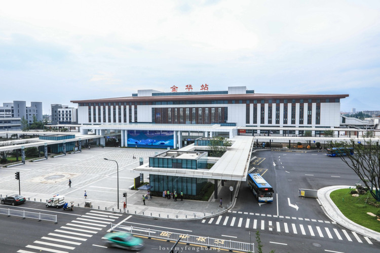 金华 游双龙洞,品美食,寻找叶圣陶笔下的金华金华高铁站 南广场,北