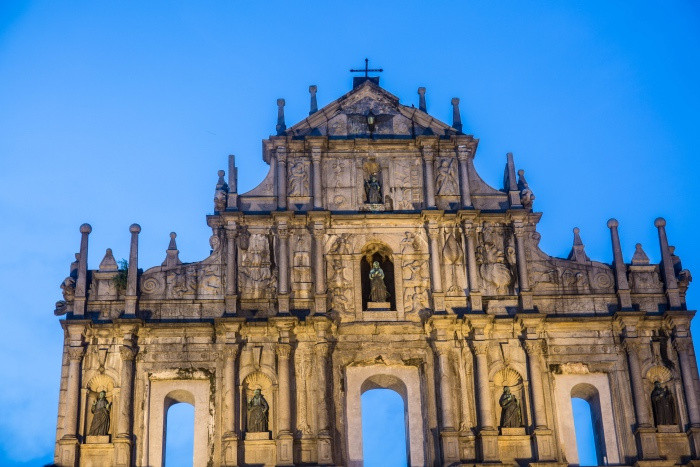 澳门大三巴牌坊下是所有吃货的天堂