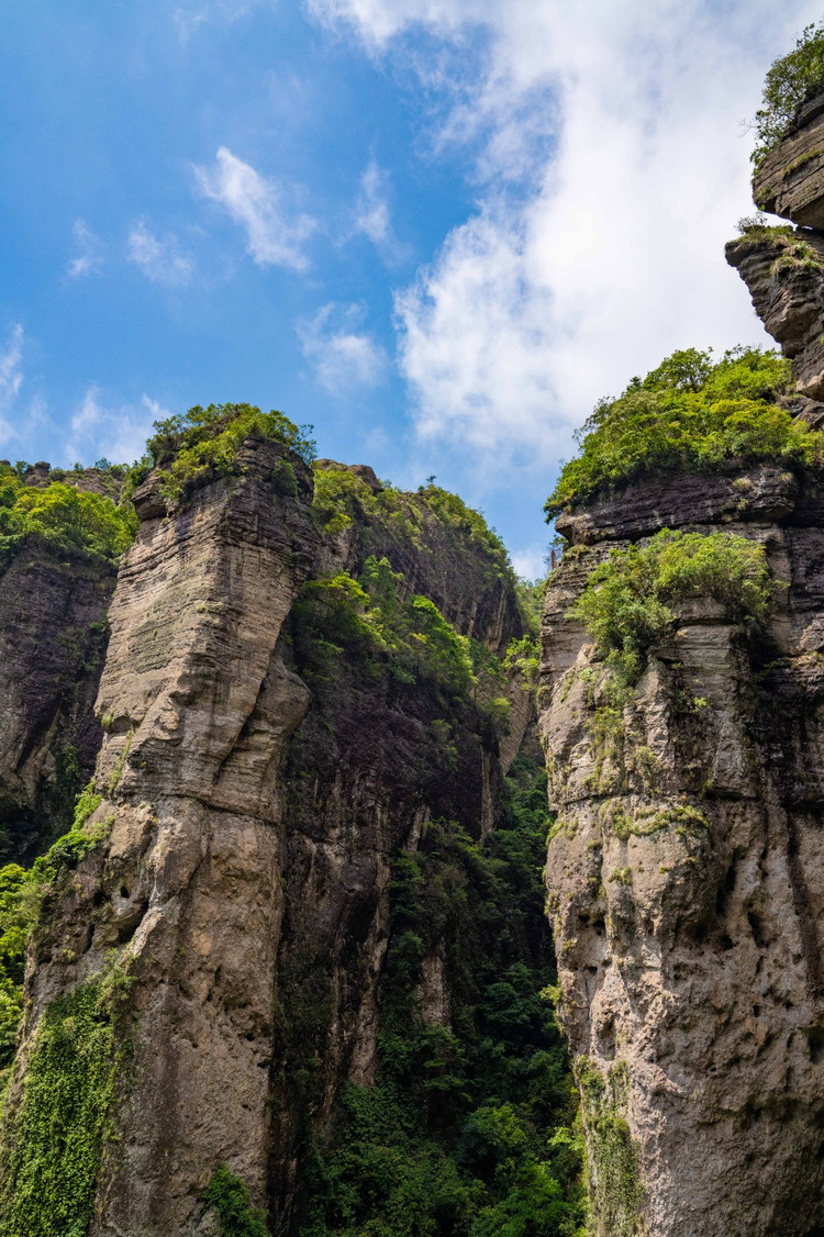 雁荡山灵岩景区风景如画,还有精彩飞渡表演 - 温州游记攻略【同程旅游