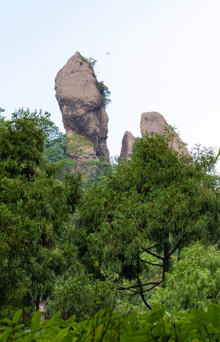 雁荡山灵岩景区风景如画,还有精彩飞渡表演