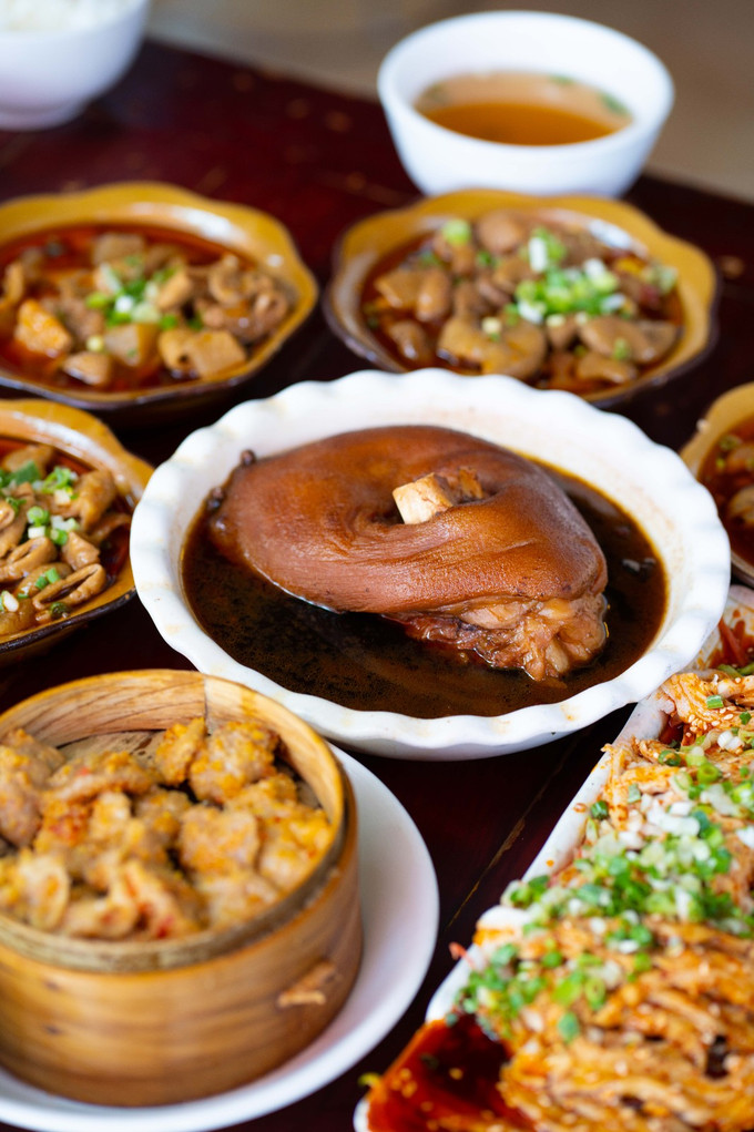 超级美味的江油肥肠  江油 肥肠,是 江油 的特色美食,各色肥肠店在