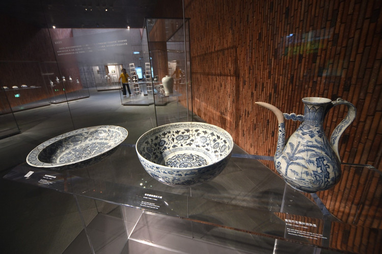 景德镇 千年瓷都,文明传承,景德镇陶瓷文化之旅御窑博物馆内展出了