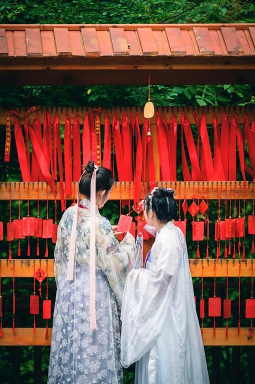 穿着汉服游山玩水,光雾山拍照打卡地推荐!