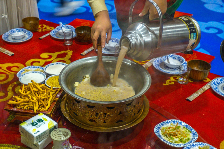 兴安盟 【兴安盟验客】遇见色彩斑斓的秋日兴安盟蒙古锅茶和传统的