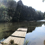 青城山三分木山谷竹筏