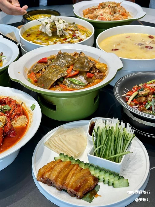 弄虾私厨·湘浙菜·四季大虾(双城国际店) - 杭州市旅游