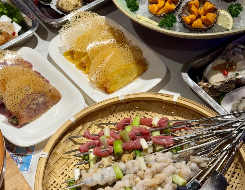红码头平价海鲜烧烤大排档(星海店) - 大连市旅游 1