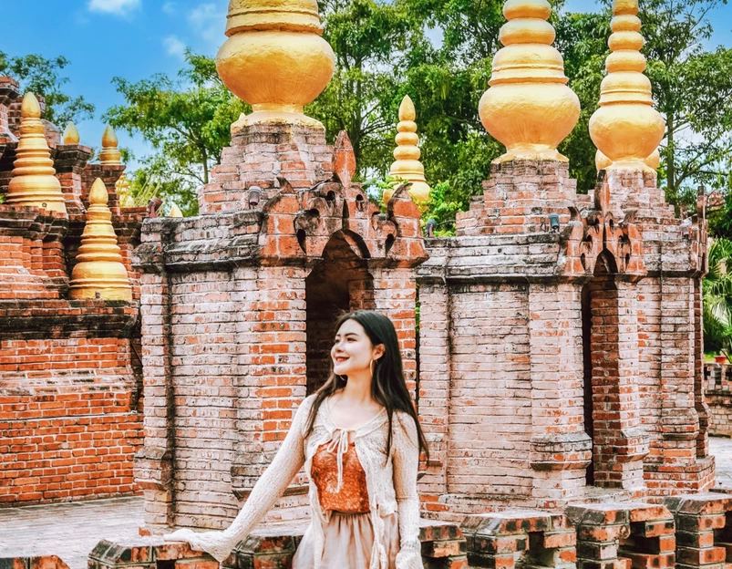 一寨两国 - 德宏傣族景颇族自治州旅游 1