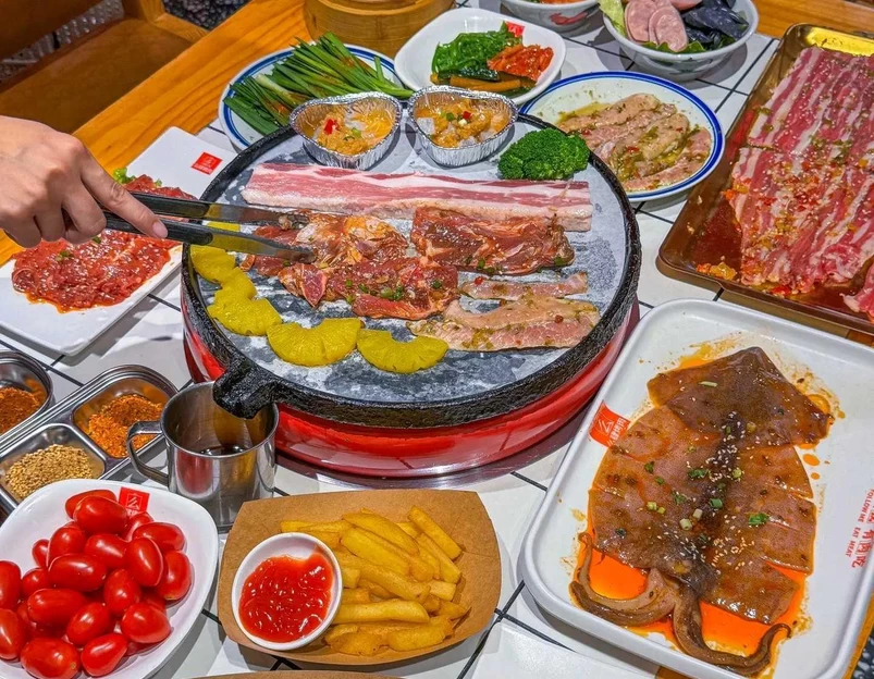 么肆烤肉·中式自助·烤肉大排档(光谷步行街店) - 武汉市旅游 1