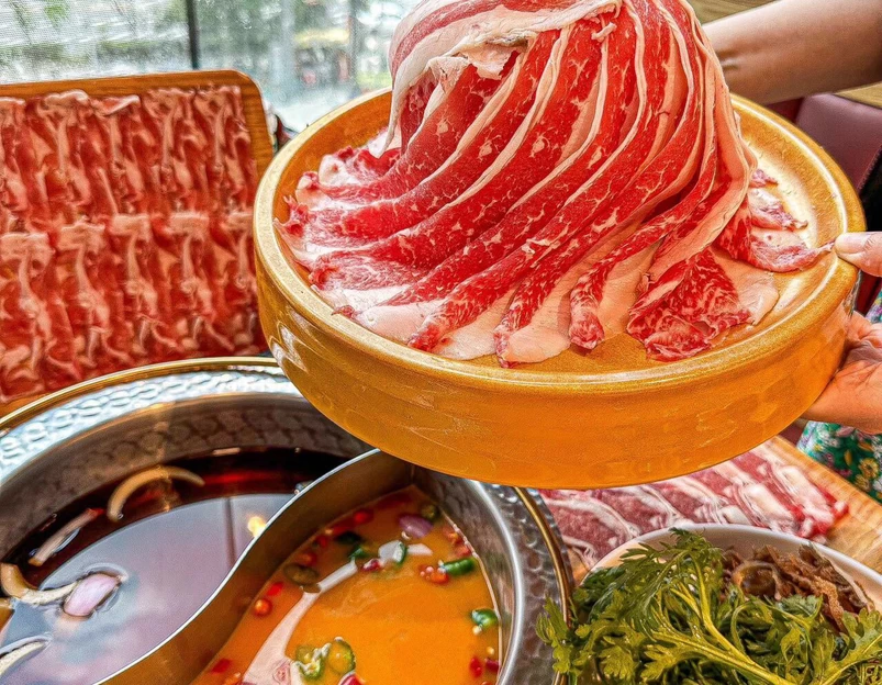 八斗寿喜烧·和牛火锅自助(菱角湖万达店) - 武汉市旅游 1