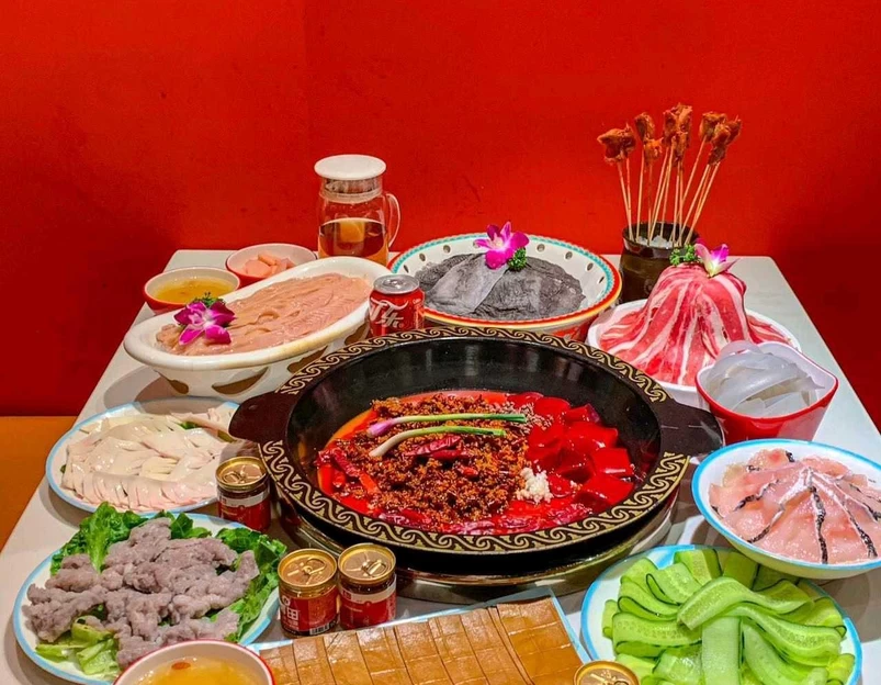 红榜临江门火锅(城南家园店) - 重庆市旅游 1