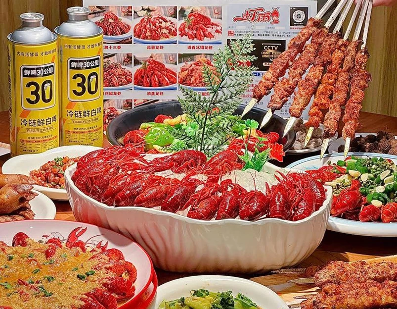 虾雨·小龙虾·烧烤夜宵(上海灵岩南路总店) - 上海市旅游 1
