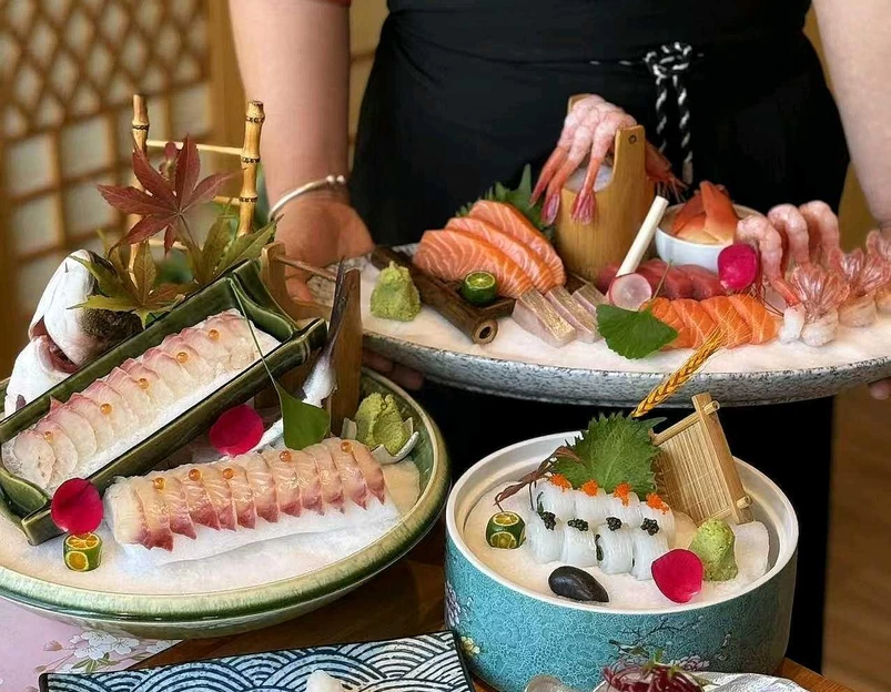萤初高端日料王(新纪元店) - 西安市旅游 1