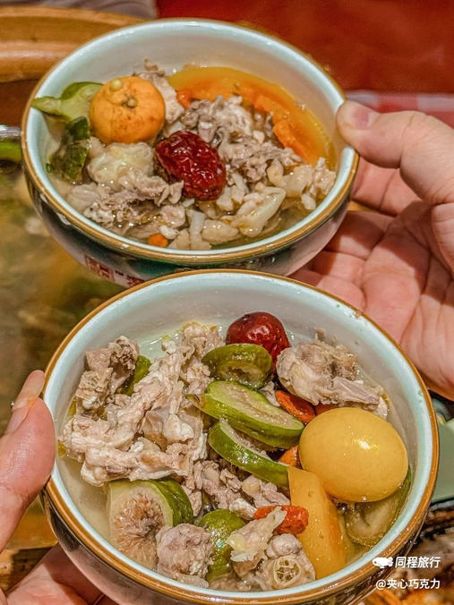 三两好友深夜食堂直营小龙虾·烤乳猪·罗氏虾(杭州首店) - 杭州市旅游