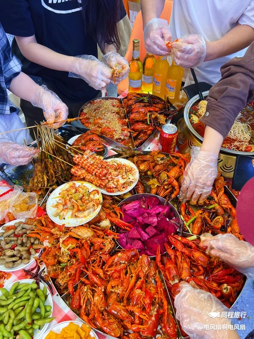 禾源甲·龙虾·烤鱼·鲜货烧烤(成都旗舰店) - 成都市旅游
