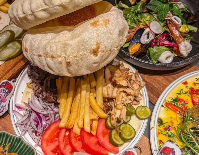 ELI FALAFEL Lebanese&Mediterranean黎巴嫩美食(延平路店) - 上海市旅游 1