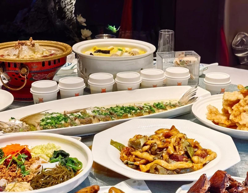 燕郊烧鸽子(大东方店) - 北京市旅游 1
