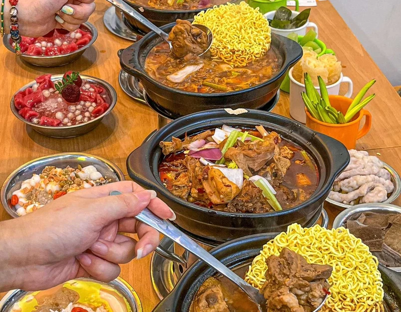 石灰石烧鸡公·鸡煲小火锅(杭州总店) - 杭州市旅游 1