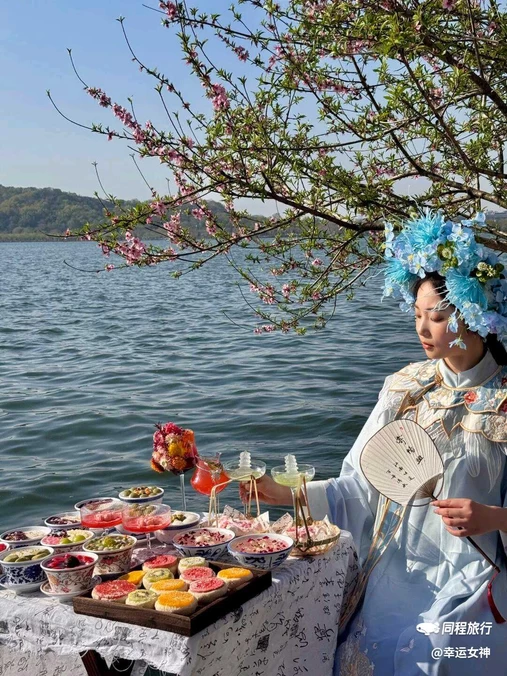 寄畅兴·百年蟹黄面·老弄堂面馆(南京东路店) - 上海市旅游