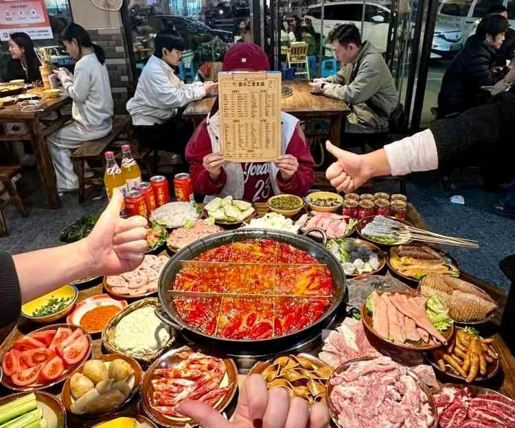 渝小二老火锅(微电园店) - 重庆市旅游 1