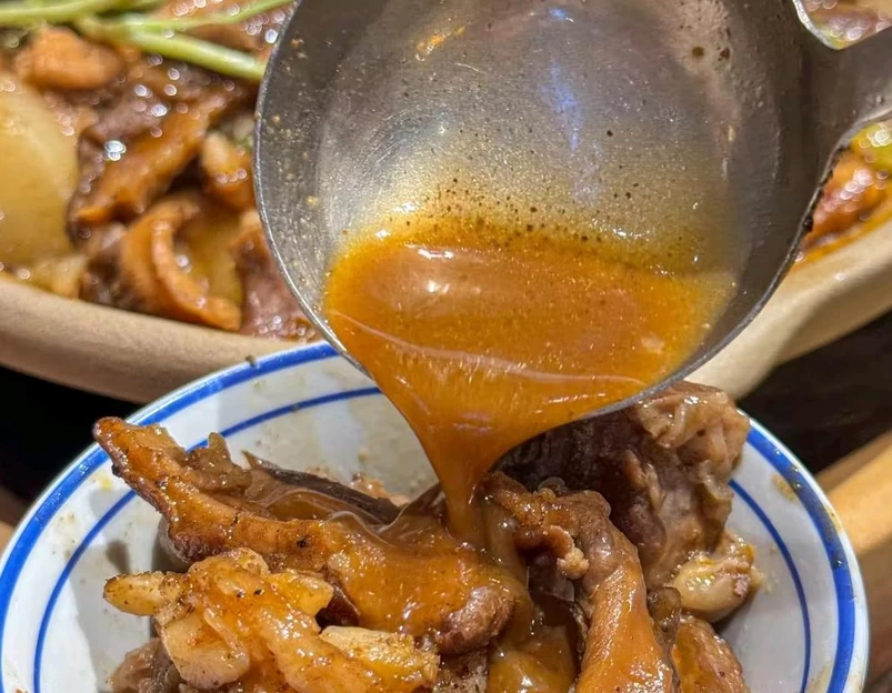 沙胆彪炭炉牛杂煲(杭州龙湖滨江天街店) - 杭州市旅游 1