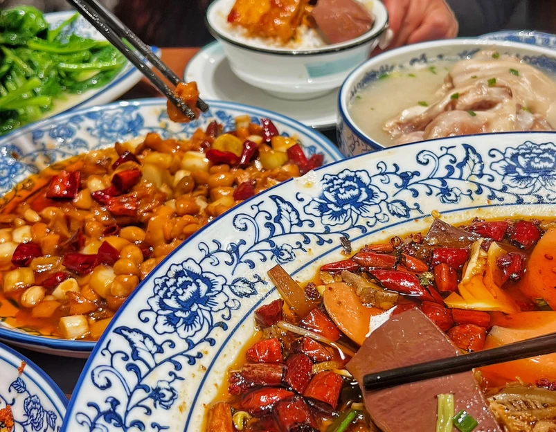 骆老妈蹄花.正宗川菜(雄飞店) - 成都市旅游 1