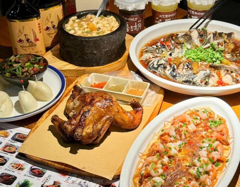 好东家·鱼头王·香草鸡祖师爷(千岛湖店) - 杭州市旅游 1
