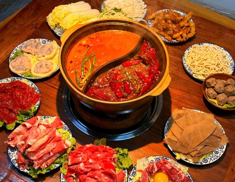 小破屋炭火老火锅 - 亳州市旅游 1
