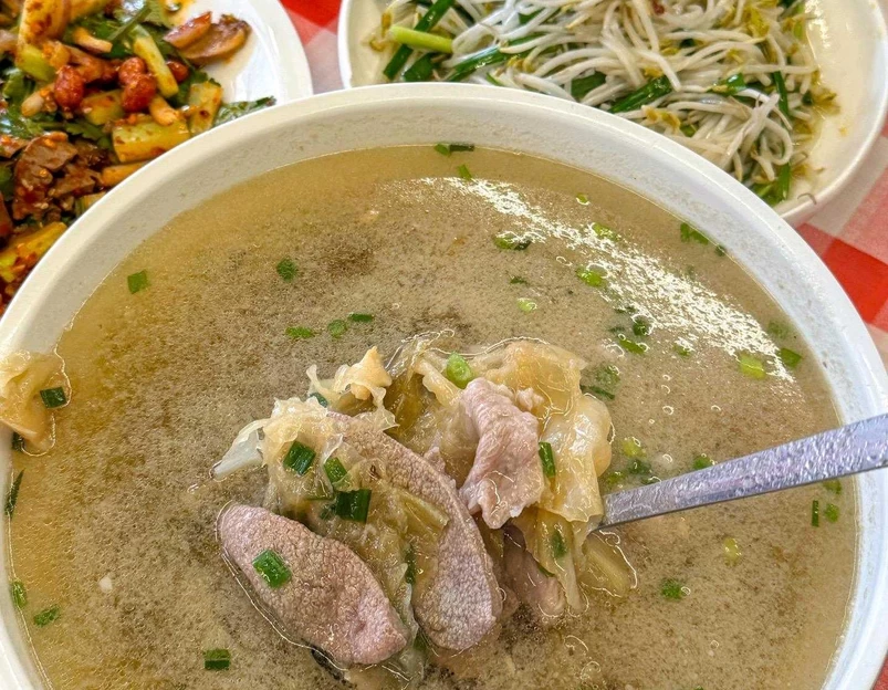洪霞餐馆·川菜·鲜货现炒(两江春城店) - 重庆市旅游 1