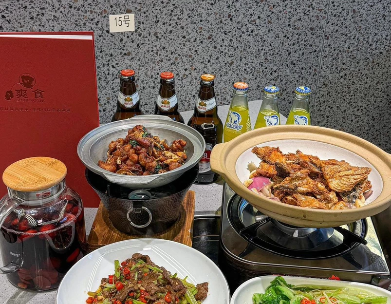 爽食小炒菜馆·三文鱼·烤羊蝎子(鼓楼店) - 北京市旅游 1