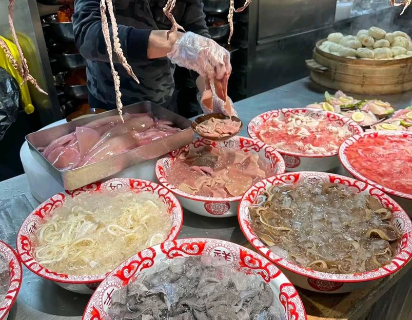 董眼镜火锅(洪崖洞店) - 重庆市旅游 1
