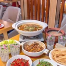抬桩鱼头泡饭·地道湖北菜(汉街店) - 武汉市旅游 缩略图 1