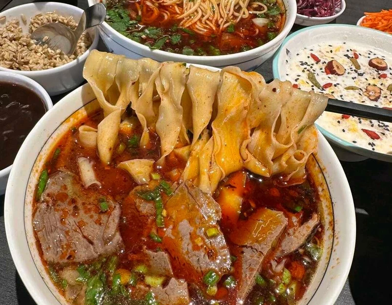 皇嘉广场(每一天便利店) - 西安旅游 1