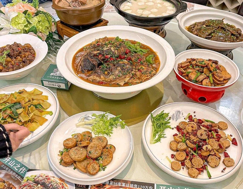 小妹酒楼古法鱼头王(香港路店) - 武汉市旅游 1