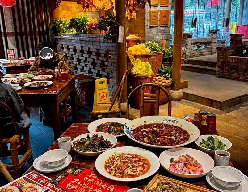 回水镇江湖川菜(太古里店) - 成都市旅游 1