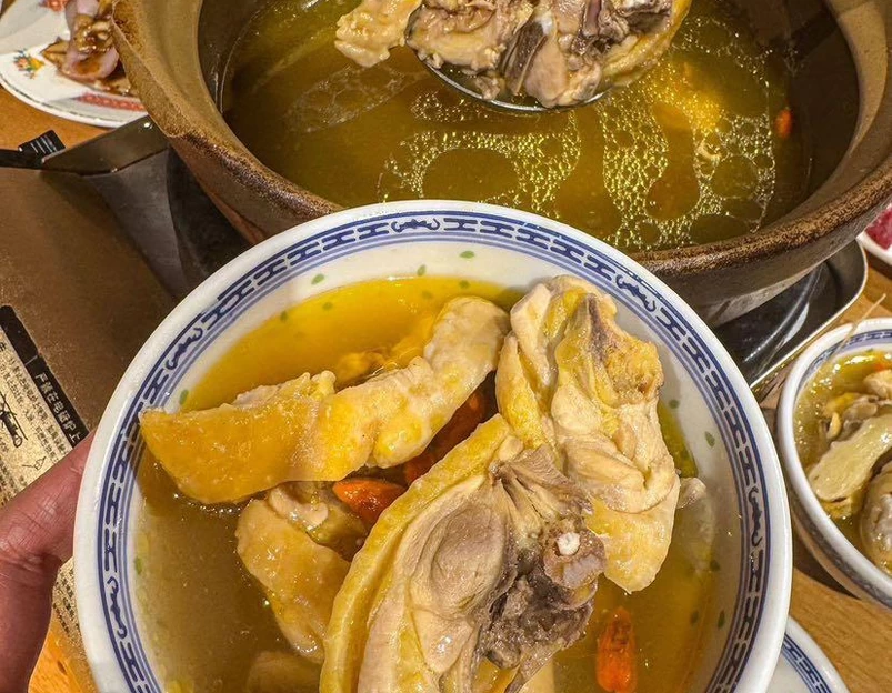 凤添吉·小海鲜美鸡煲·大排档(长寿路店) - 上海市旅游 1