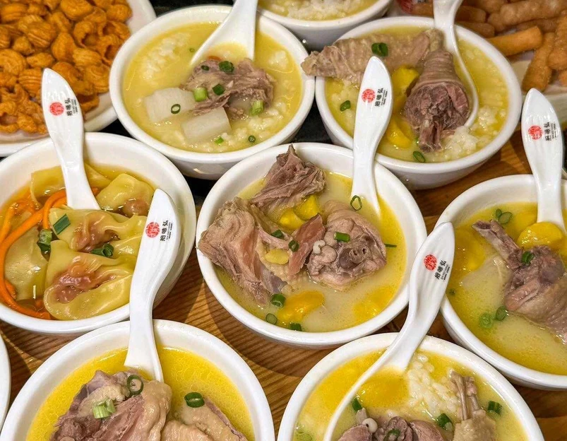 拾味弘鸡汤爱上牛肉(鎏嘉码头店) - 重庆市旅游 1
