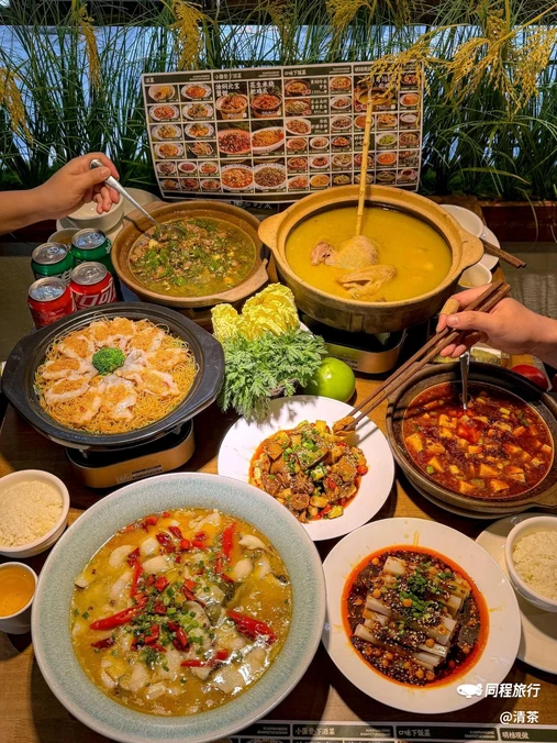 小圆凳·山野土菜馆(锦华万达店) - 成都市旅游