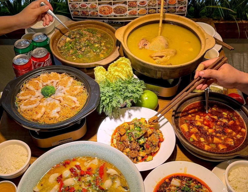 小圆凳·山野土菜馆(锦华万达店) - 成都市旅游 1