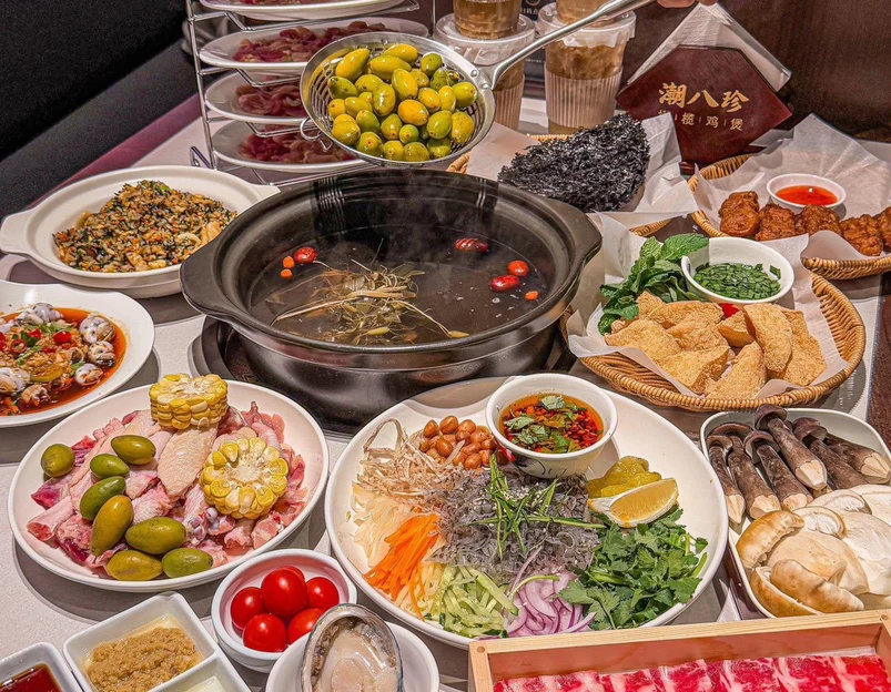 潮八珍橄榄鸡煲(万象天地店) - 深圳市旅游 1