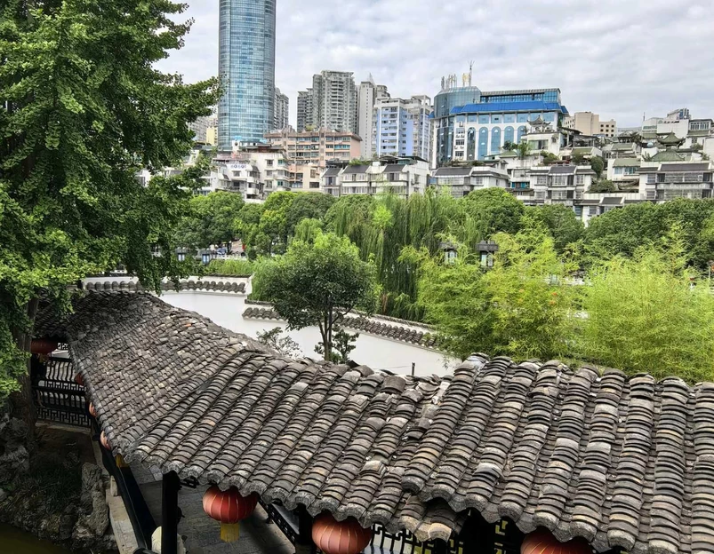 甲秀楼 - 贵阳市旅游 1