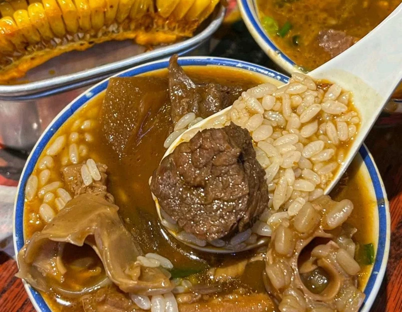 沙胆彪炭炉牛杂煲(成都龙湖北城天街店) - 成都市旅游 1