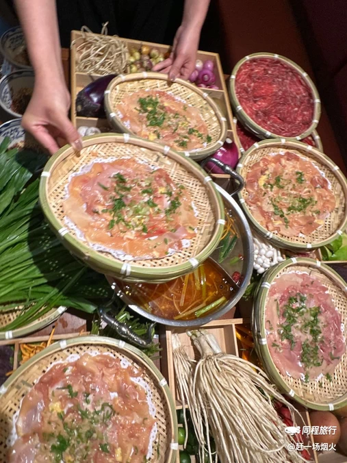犇牛阁酸汤牛肉火锅(新源里店) - 北京市旅游