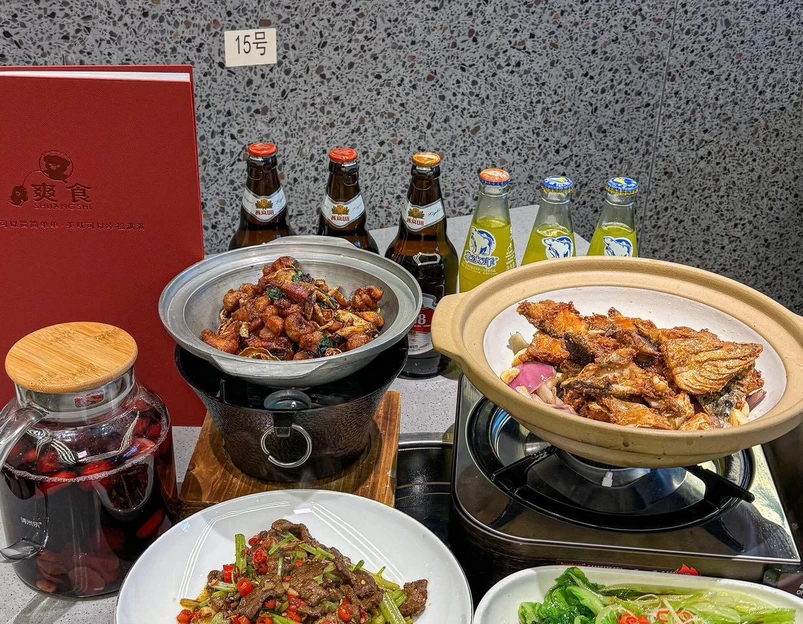 爽食小炒菜馆·三文鱼·烤羊蝎子(鼓楼店) - 北京市旅游 1