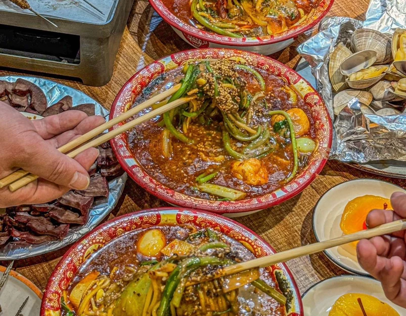 大茗东北烧烤·鹤岗小串·老式麻辣烫(紫藤路店) - 上海市旅游 1